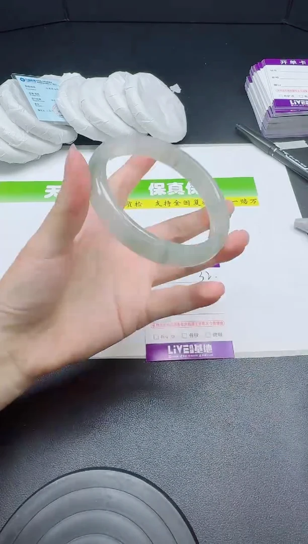 石英质玉手镯未镶嵌032-6565