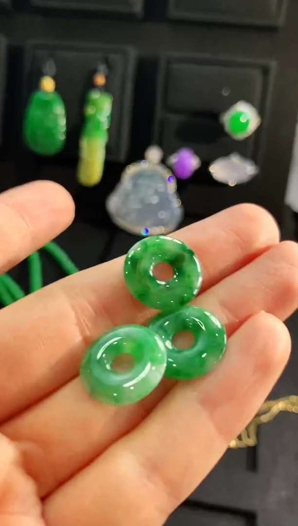 【闪购商品】翡翠吊坠(不含链)未镶嵌吊坠（多样性发货发一个）