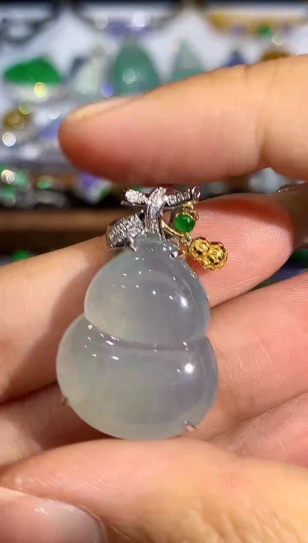 吊坠(不含链)18K金镶嵌翡翠灿多样性发其一