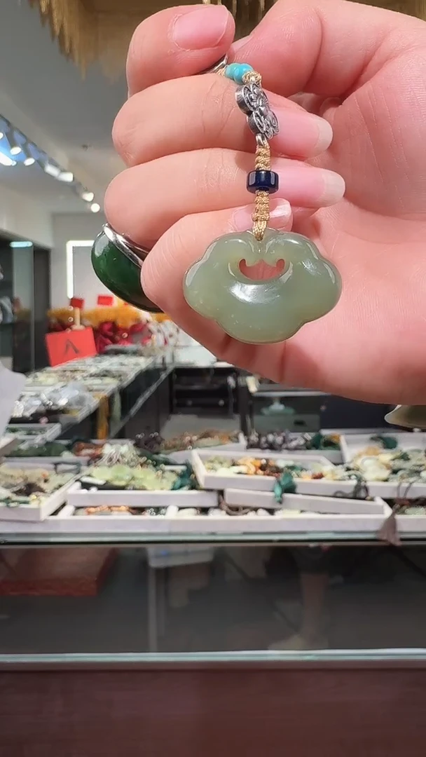 未镶嵌岫玉颈饰吊坠