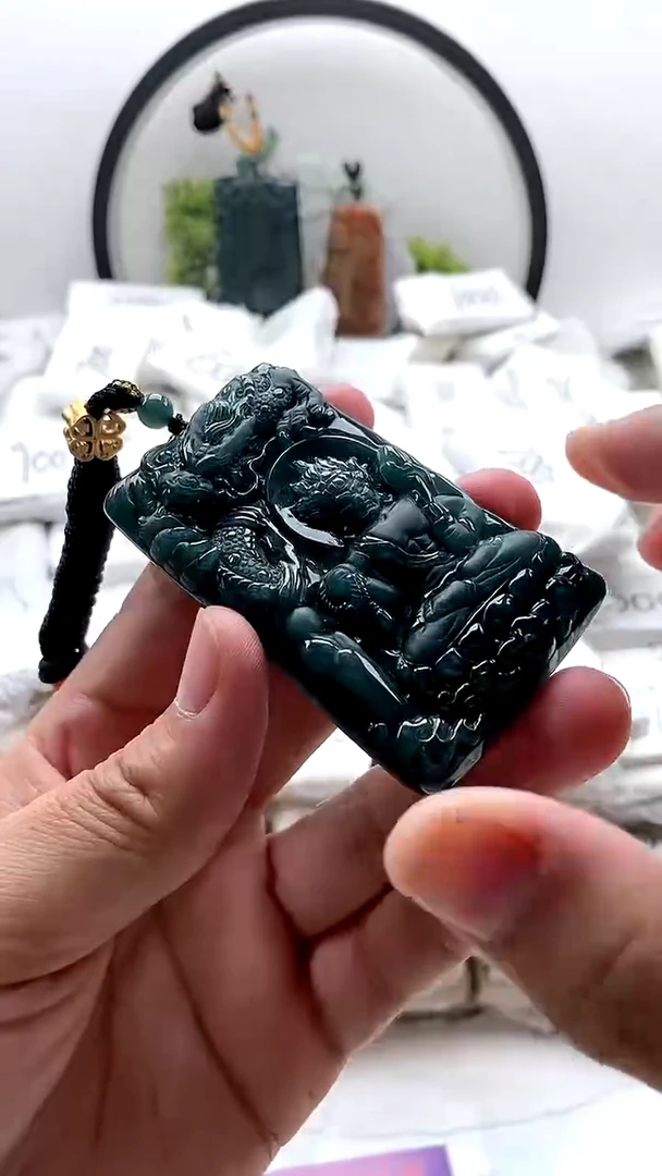 颈饰未镶嵌翡翠不动明王