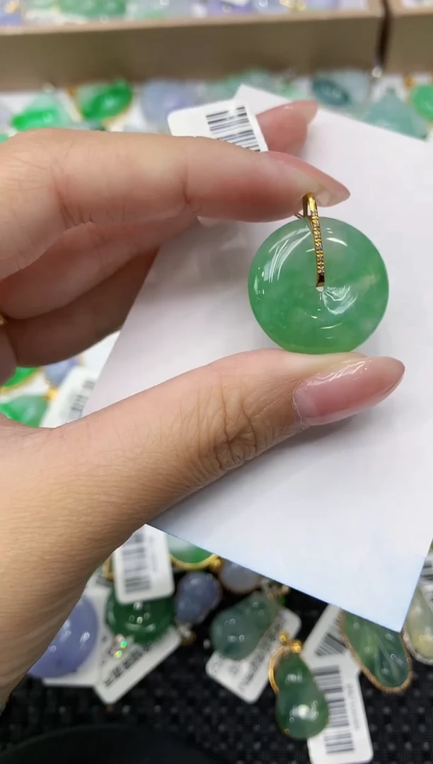 翡翠18K金镶嵌颈饰111111111