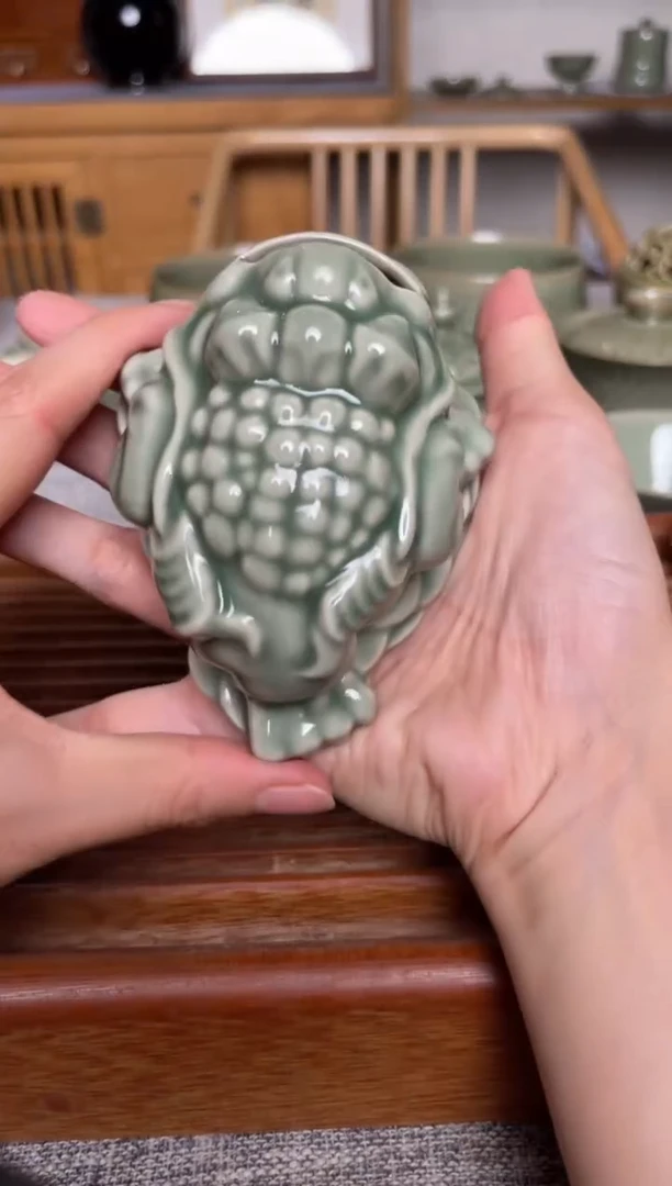 瓷器耀州窑青瓷茶宠 金蟾 微瑕