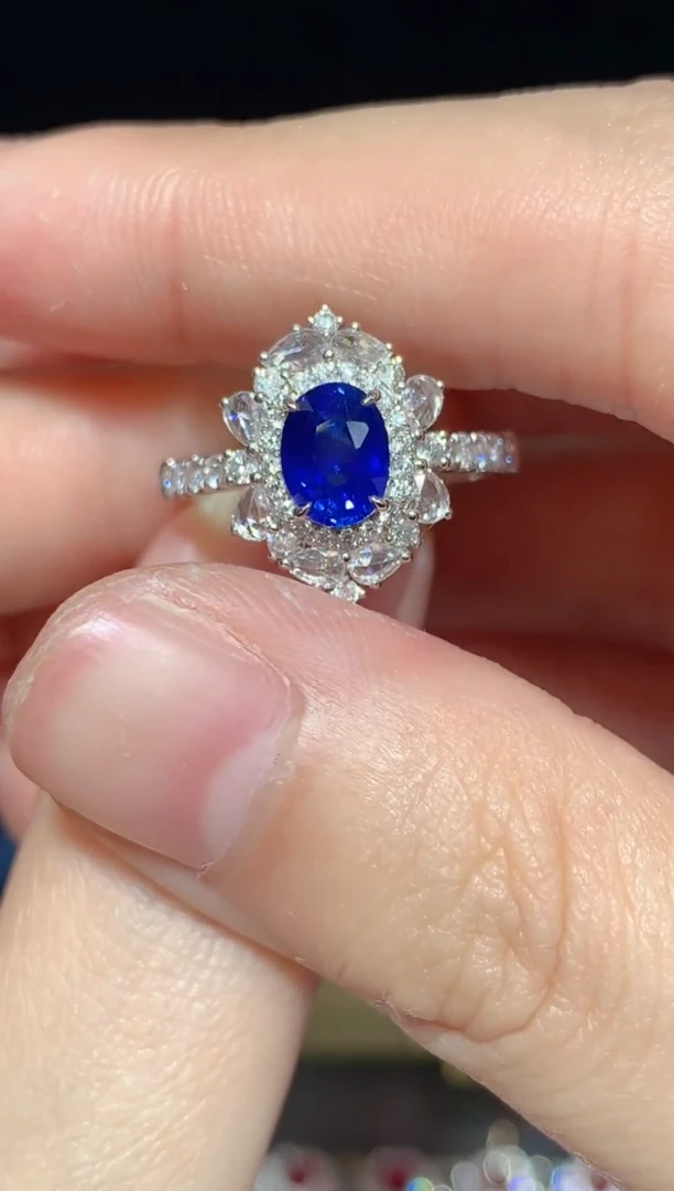 【闪购商品】蓝宝石戒指18K金镶嵌1.25CT