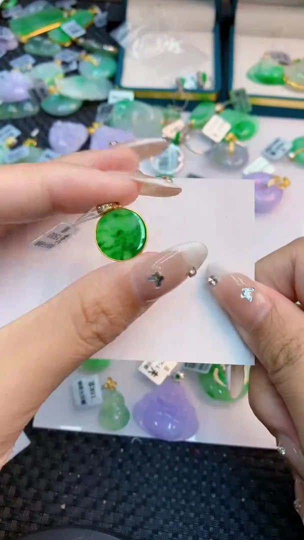 翡翠未镶嵌吊坠(不含链)1
