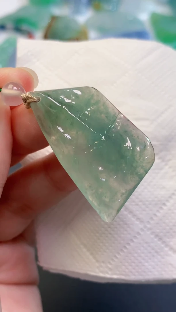 颈饰未镶嵌翡翠