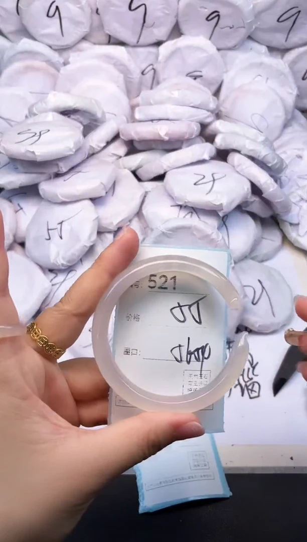 玛瑙/玉髓手镯未镶嵌521