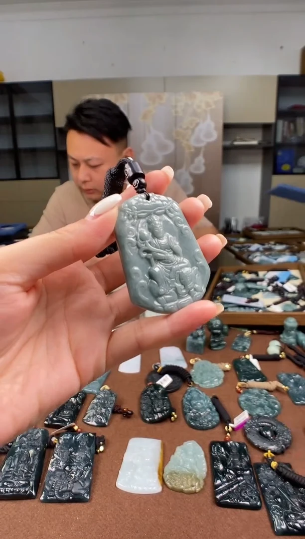 颈饰未镶嵌翡翠多样性发其一