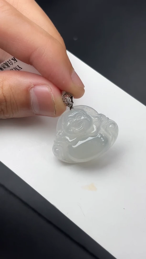 颈饰18K金镶嵌翡翠佛公