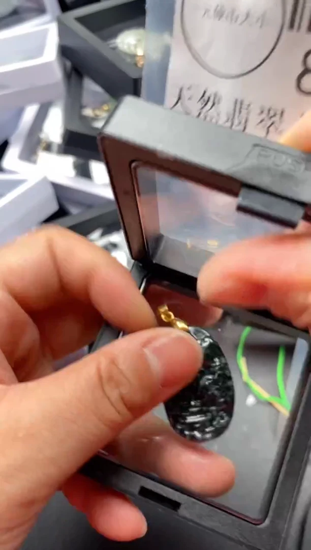 翡翠未镶嵌吊坠(不含链)8031