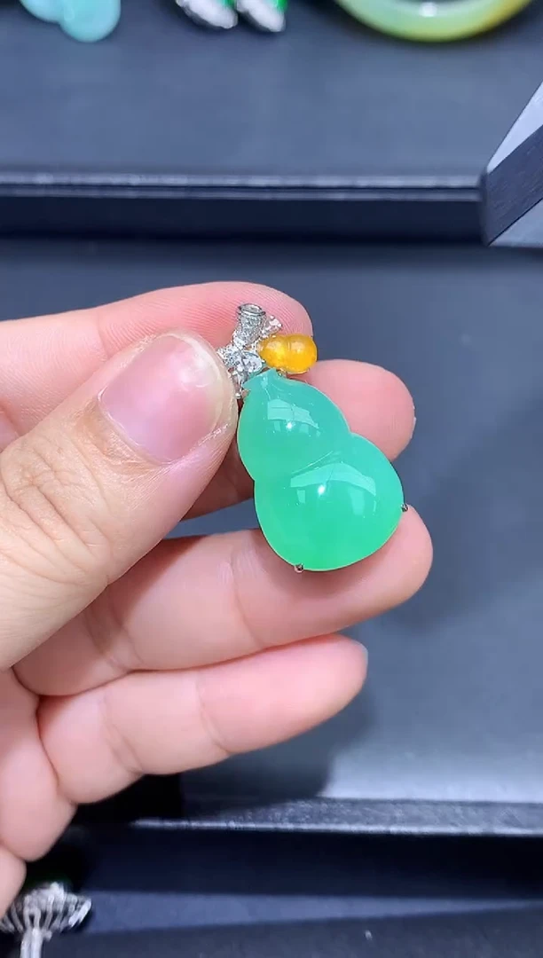 颈饰18K金镶嵌翡翠617-春日珠宝