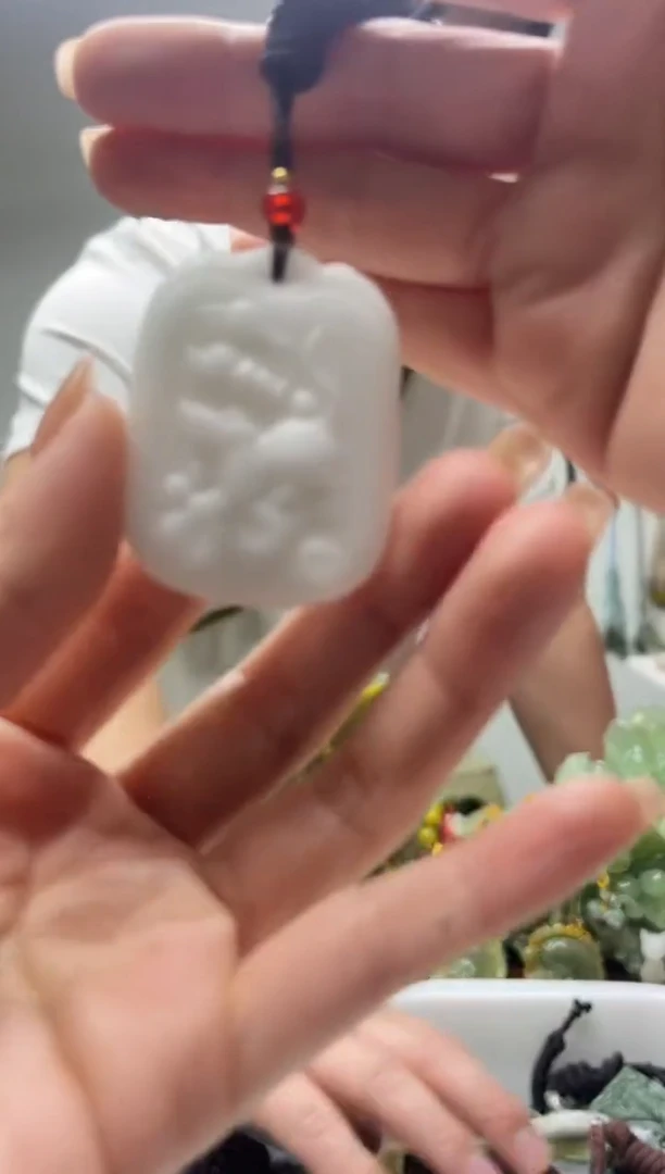 未镶嵌岫玉颈饰`