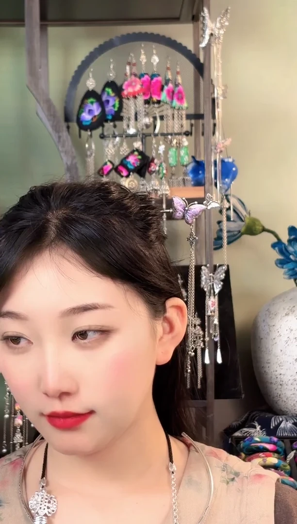 彩云南阁非遗老绣苗银饰品199