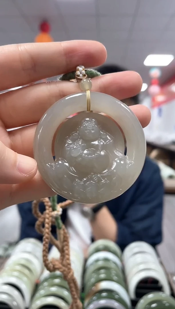 和田玉未镶嵌颈饰佛公挂件一件