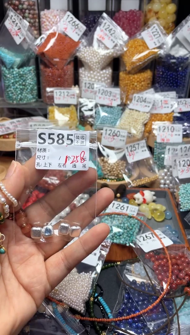 未镶嵌琥珀珠宝奇石S585