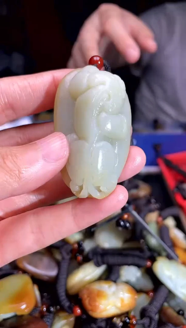 和田玉未镶嵌颈饰1