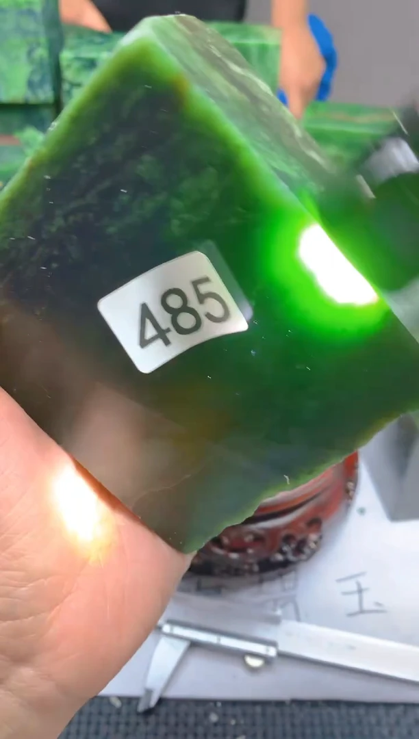 和田玉（碧玉）未镶嵌珠宝半成品1