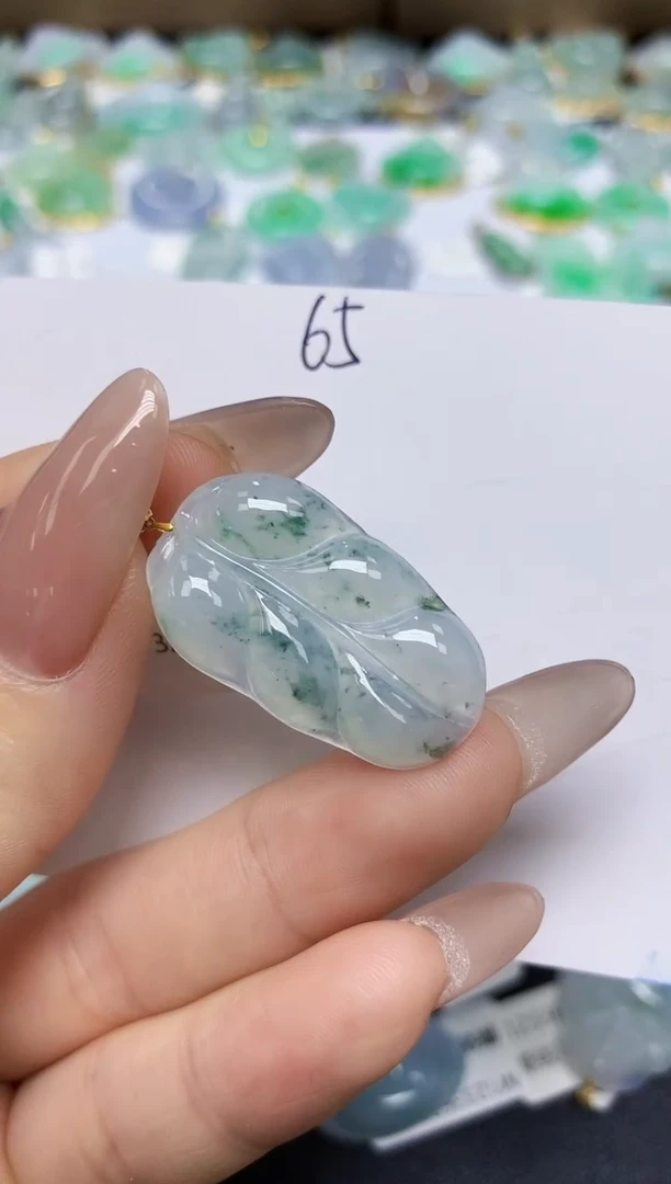 翡翠18K金镶嵌颈饰 天然翡翠A货