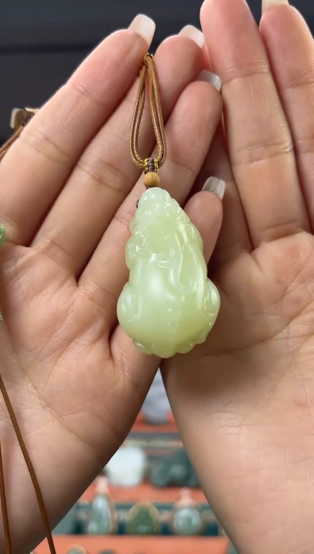 颈饰未镶嵌和田玉佩佩