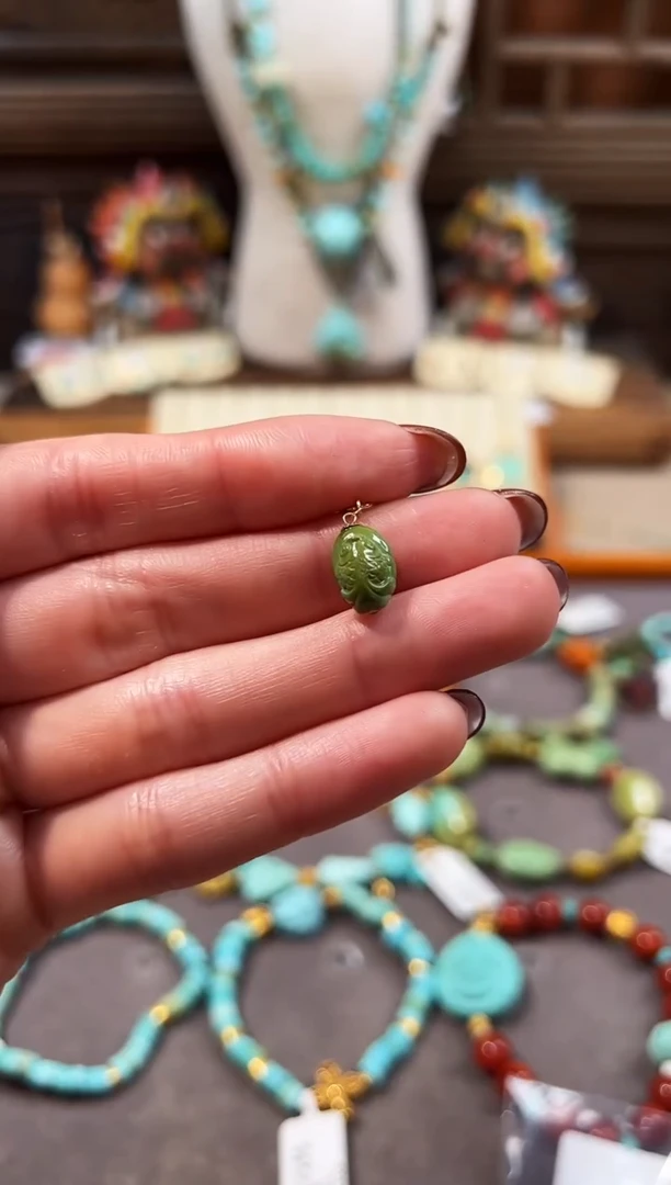 18K金镶嵌绿松石提溜J****?锦鲤