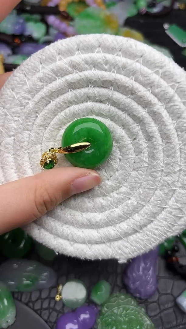 颈饰未镶嵌翡翠缅甸翡翠吊坠