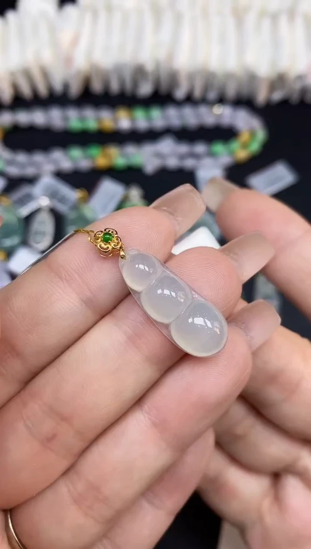 吊坠(不含链)18K金镶嵌翡翠豆子18K金扣镶嵌@@CMT1463-2