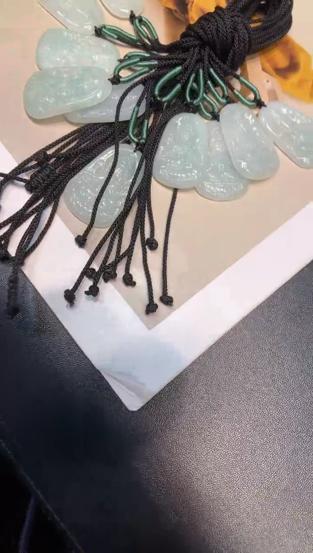 颈饰未镶嵌翡翠（鼠）千手多样性发一件