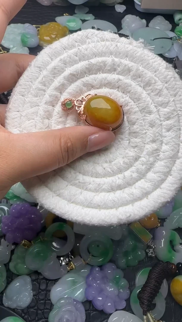 颈饰未镶嵌翡翠缅甸翡翠吊坠