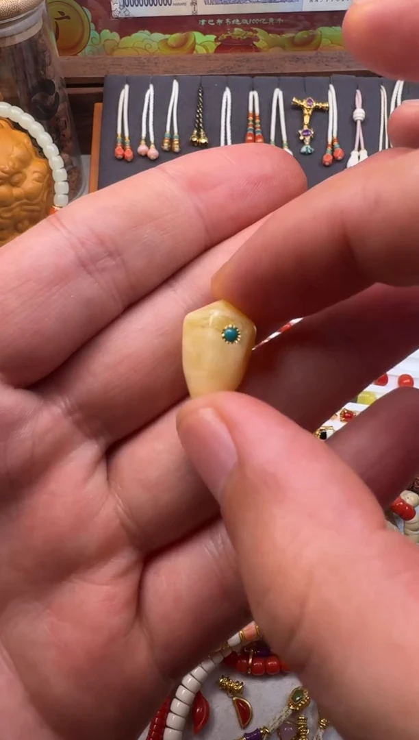 蜜蜡颈饰未镶嵌L****明蜜蜡三通