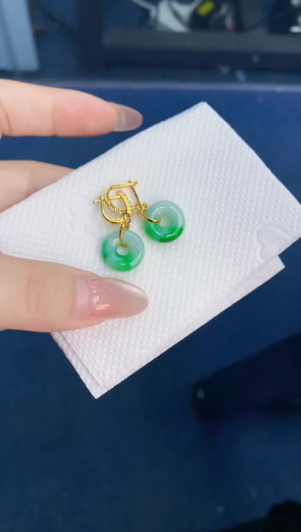 翡翠未镶嵌颈饰1