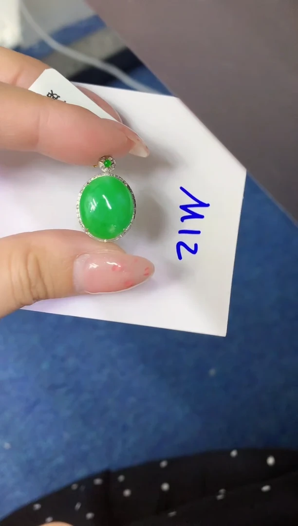 翡翠18K金镶嵌颈饰缅甸天然翡翠A货