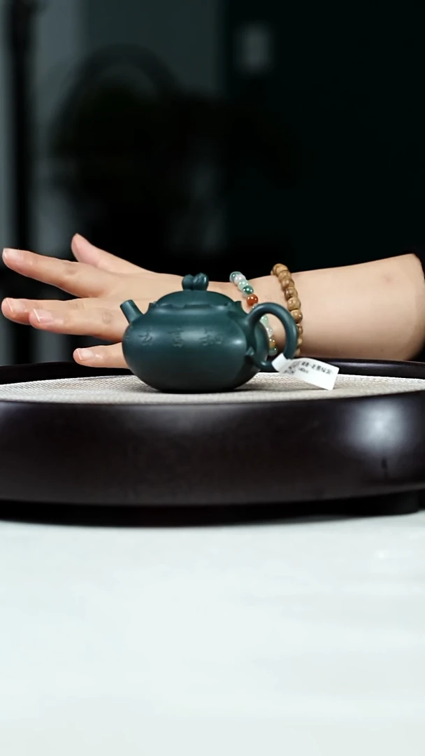 L****?荷香-老墨绿泥-140cc