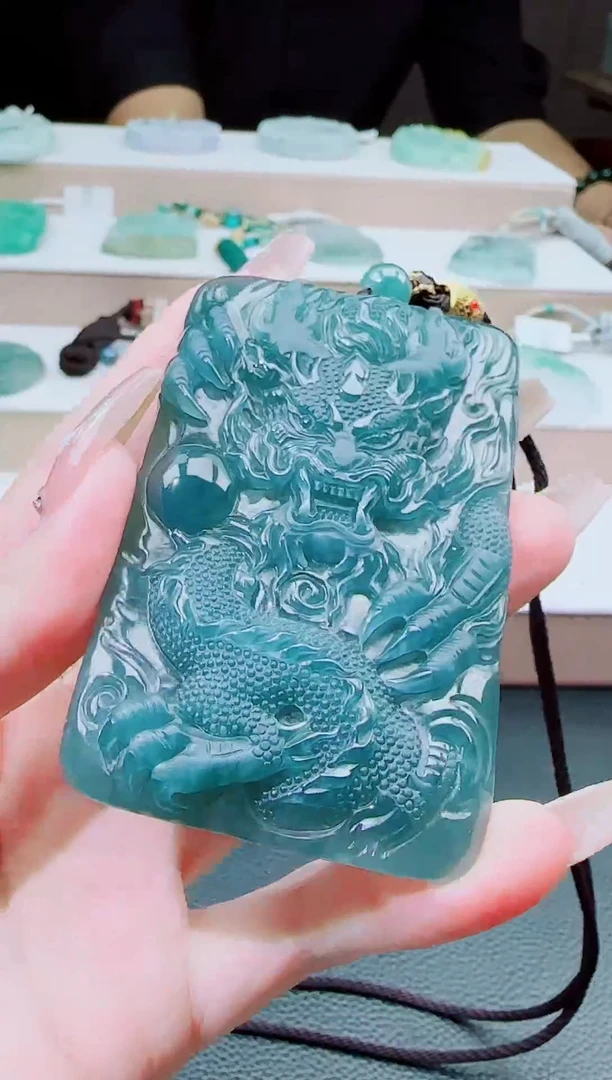 颈饰未镶嵌翡翠多样性发其一79469       大方牌龙