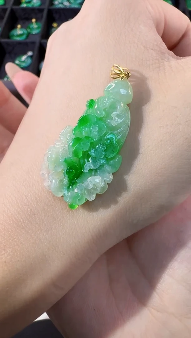 颈饰18K金镶嵌翡翠缅甸A货翡翠