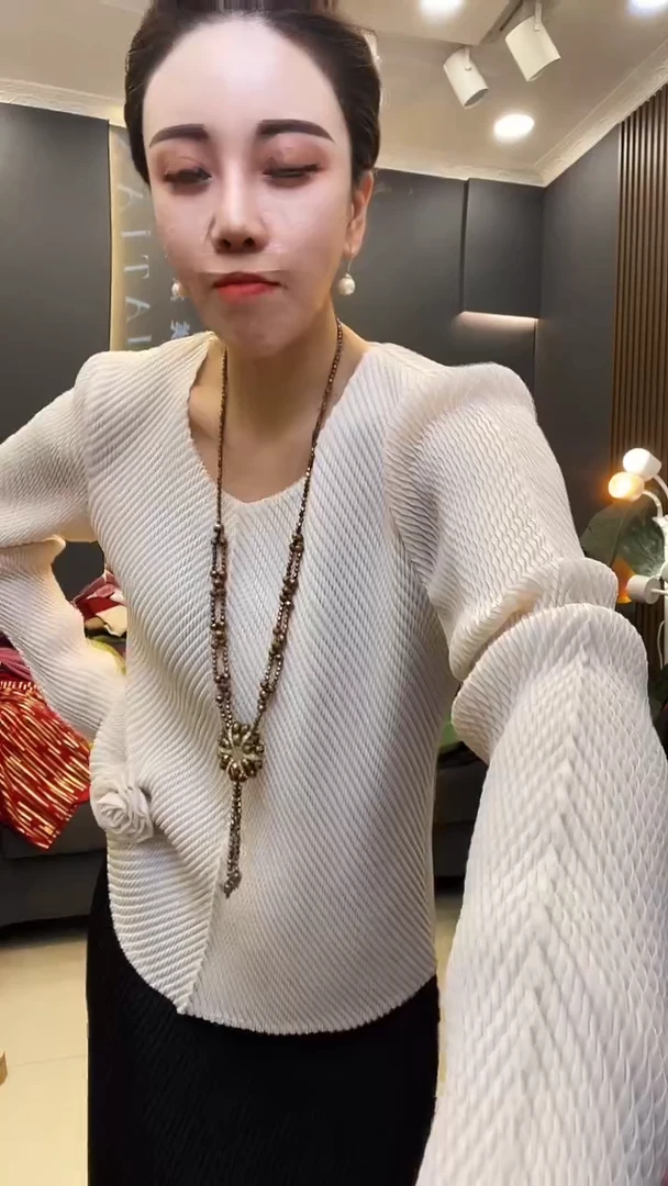 聚酯纤维（涤纶）米白色 飘带衫