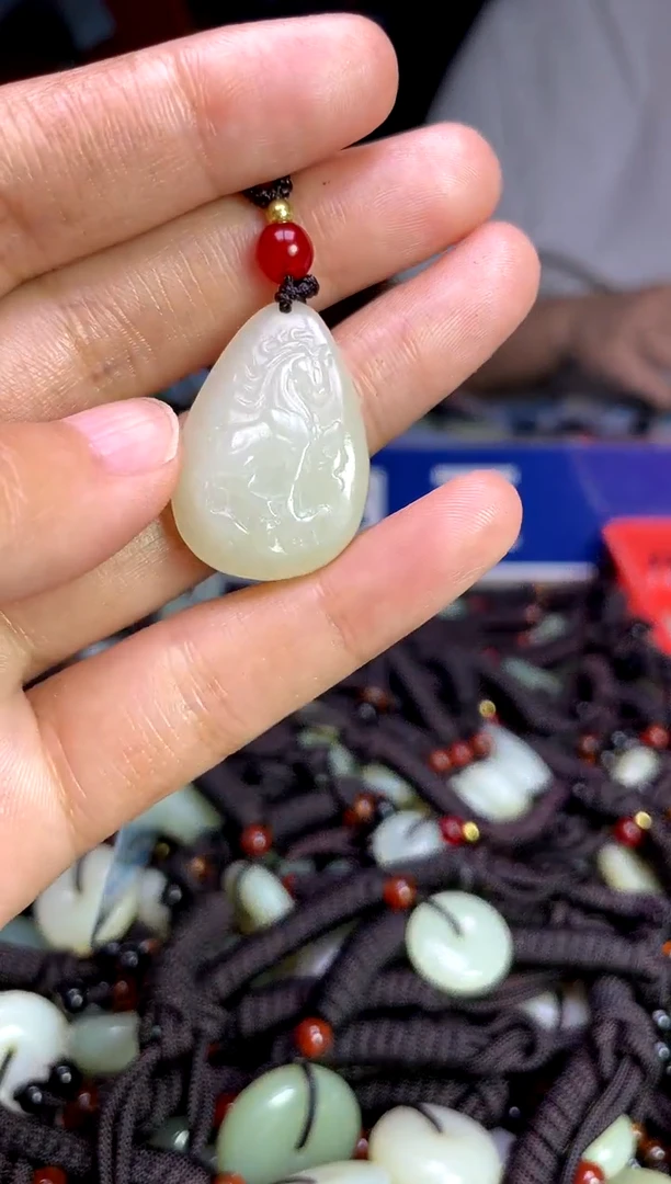 未镶嵌和田玉摆件1
