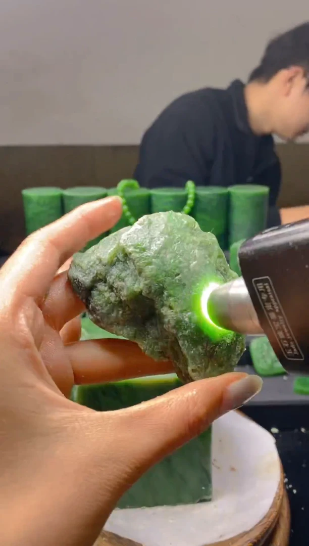 未镶嵌和田玉（碧玉）珠宝半成品1