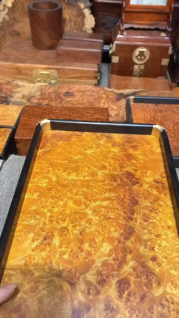 香樟木中****材黄金樟茶盘一个