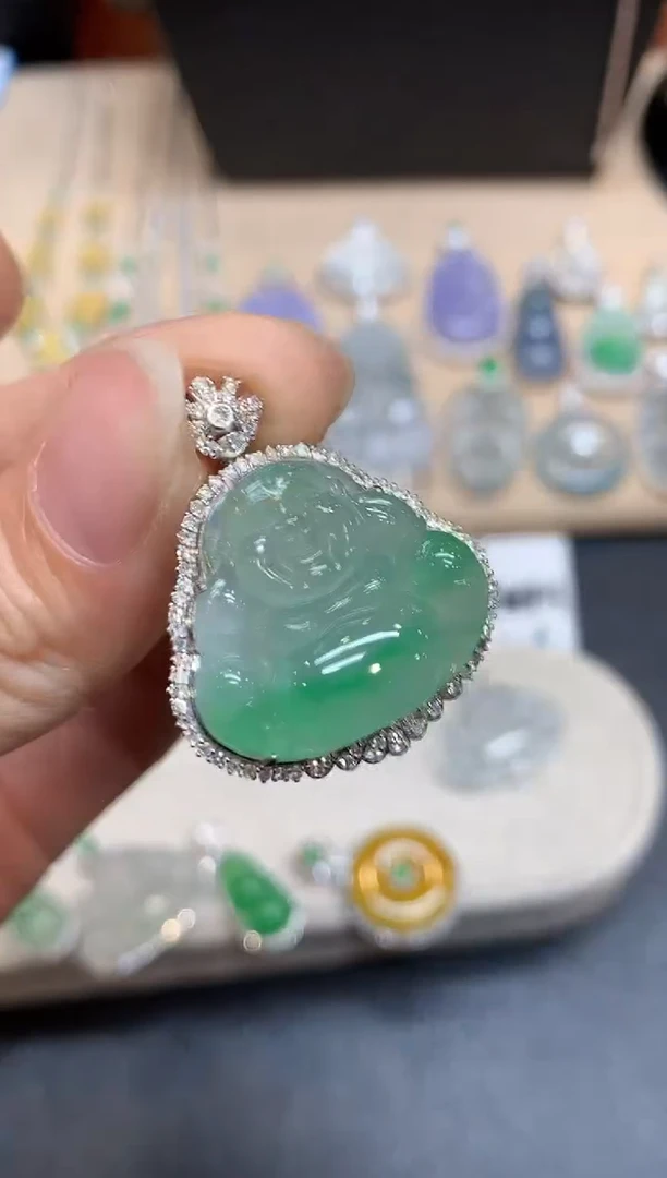 颈饰18K金镶嵌翡翠佛公【无服务费