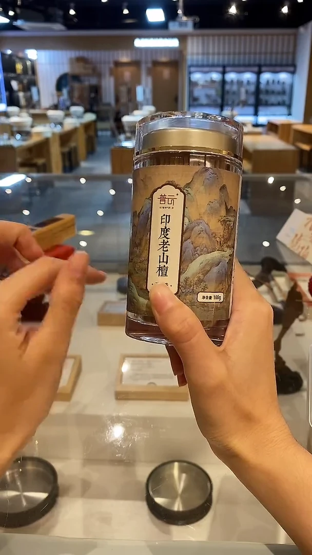 1印度老山檀-无粘方柱香8.8CM-100g亚克力瓶装