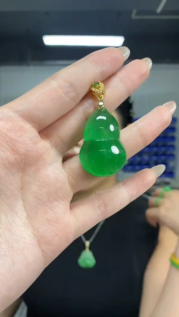 颈饰未镶嵌翡翠多样性发其一颜色微差