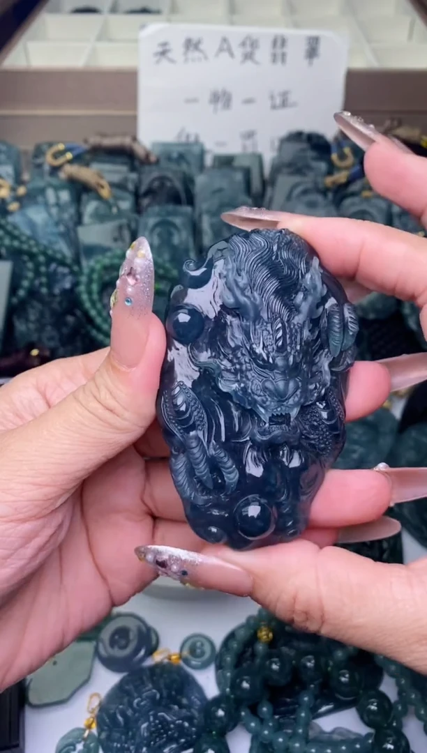 颈饰未镶嵌翡翠