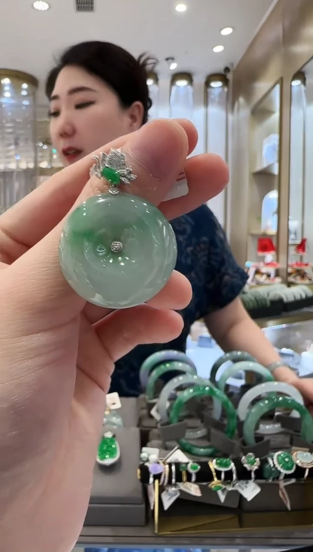 翡翠18K金镶嵌颈饰10    27.5*6.5