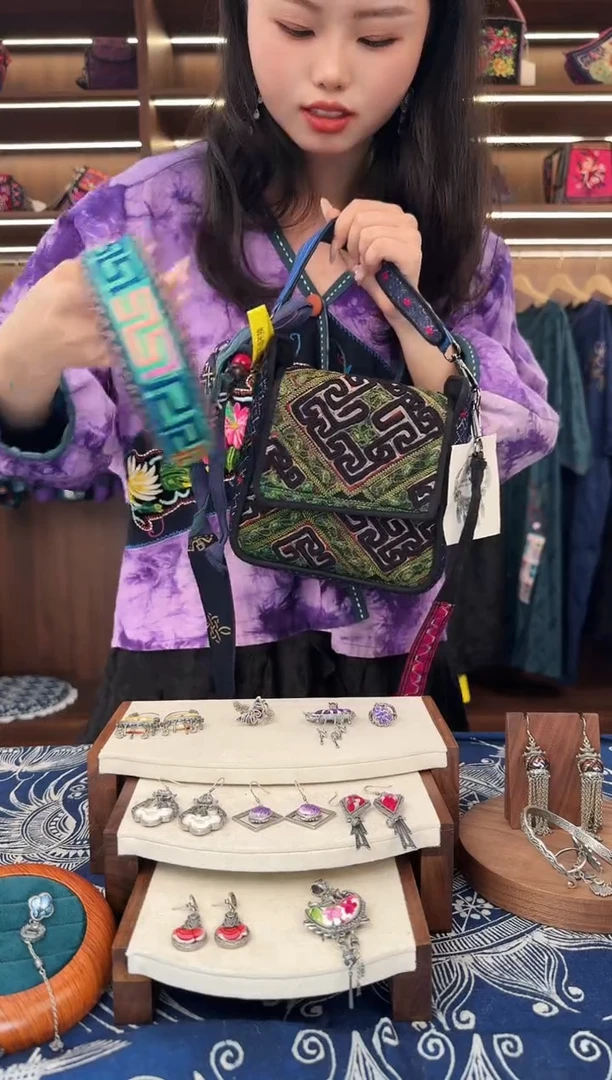 织绣L61黔东南苗族刺绣