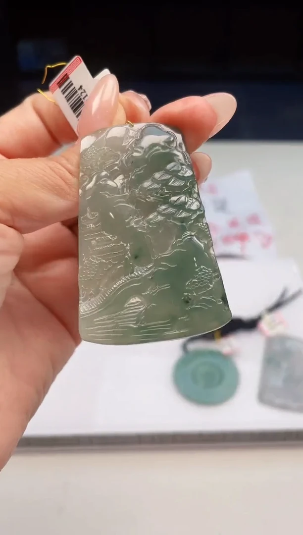 翡翠未镶嵌吊坠(不含链)124