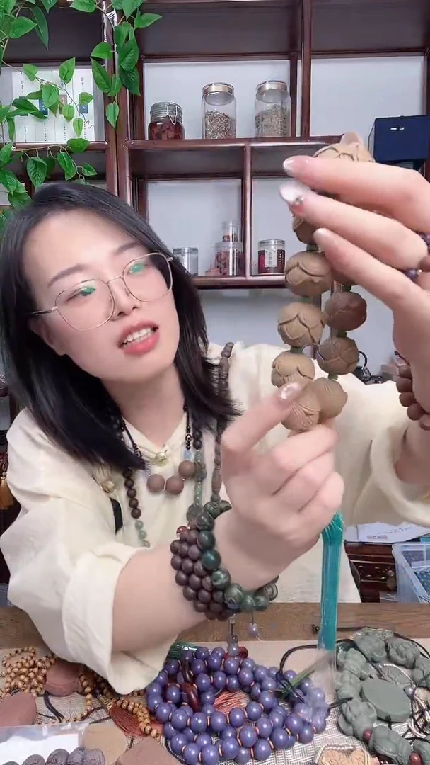 泥塑龙涎香方的莲花手持