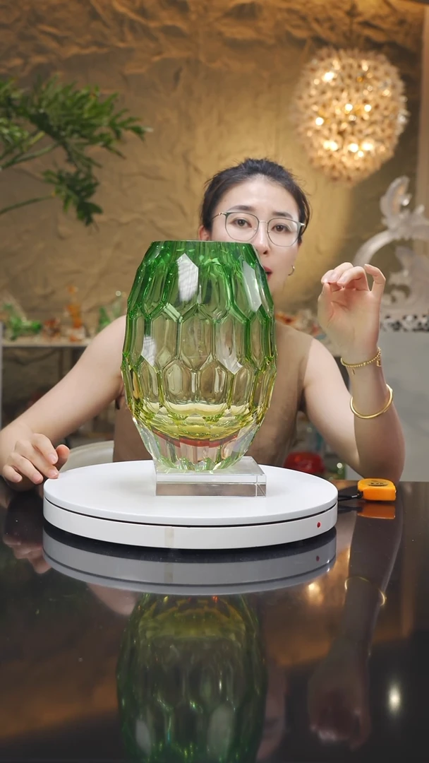 瓷片福利琥珀绿凹切面花瓶