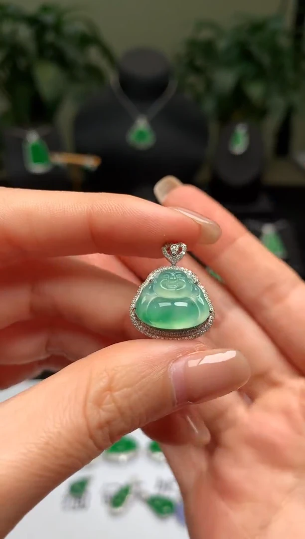 颈饰18K金镶嵌翡翠佛公