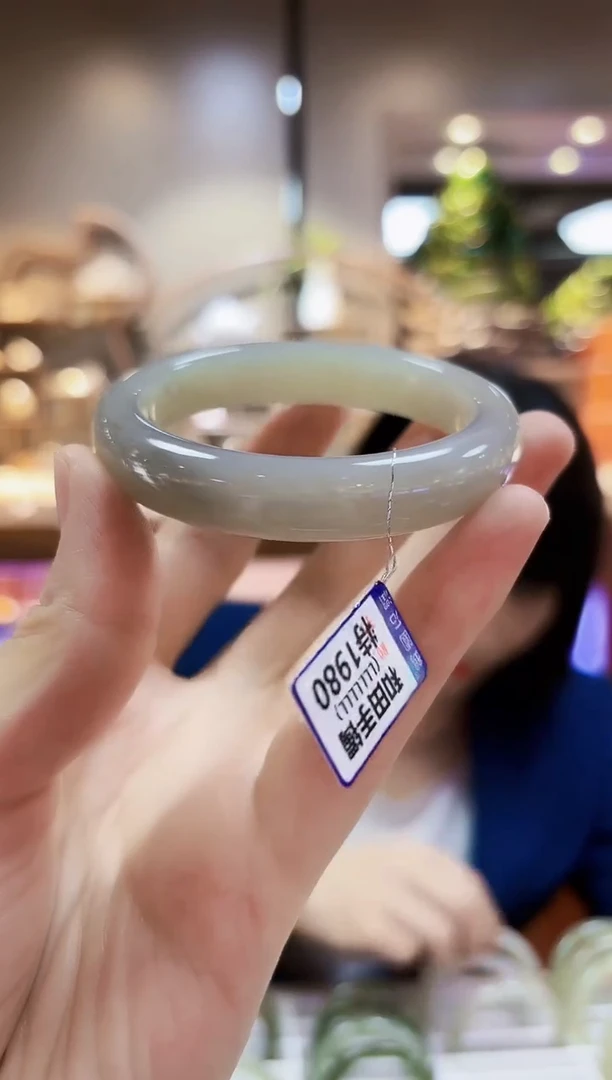 颈饰未镶嵌和田玉53.1手镯