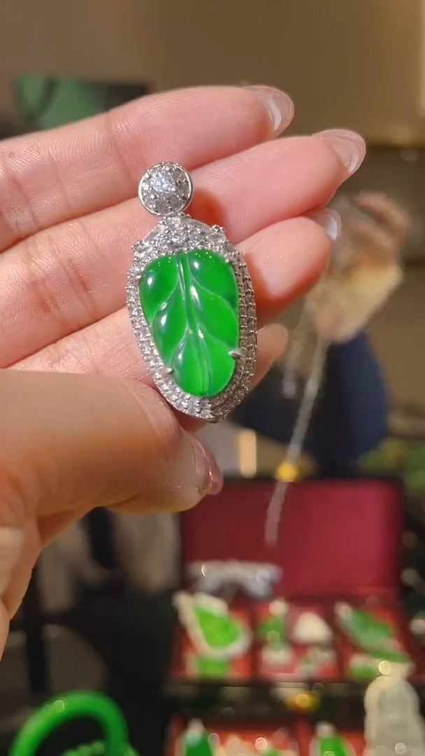 【闪购商品】翡翠吊坠(不含链)银S925镶嵌天然翡翠A货